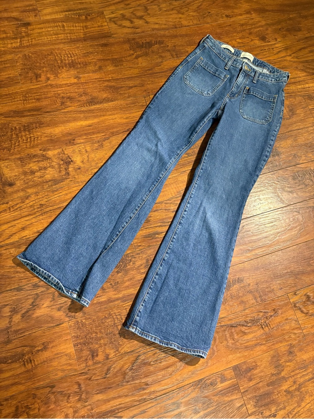 Universal Thread women’s size 4 high rise flare jeans